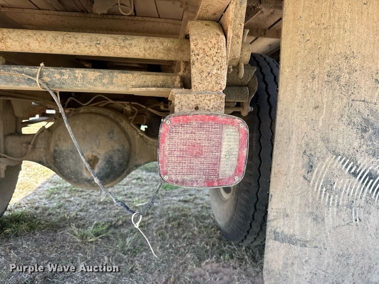 image for item EJ8886 1988 GMC C6D042 grain truck