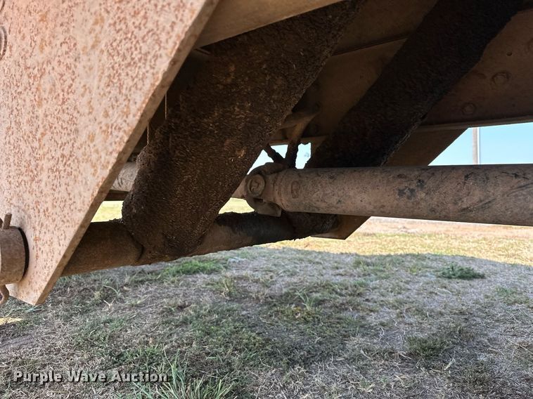 image for item EJ8886 1988 GMC C6D042 grain truck