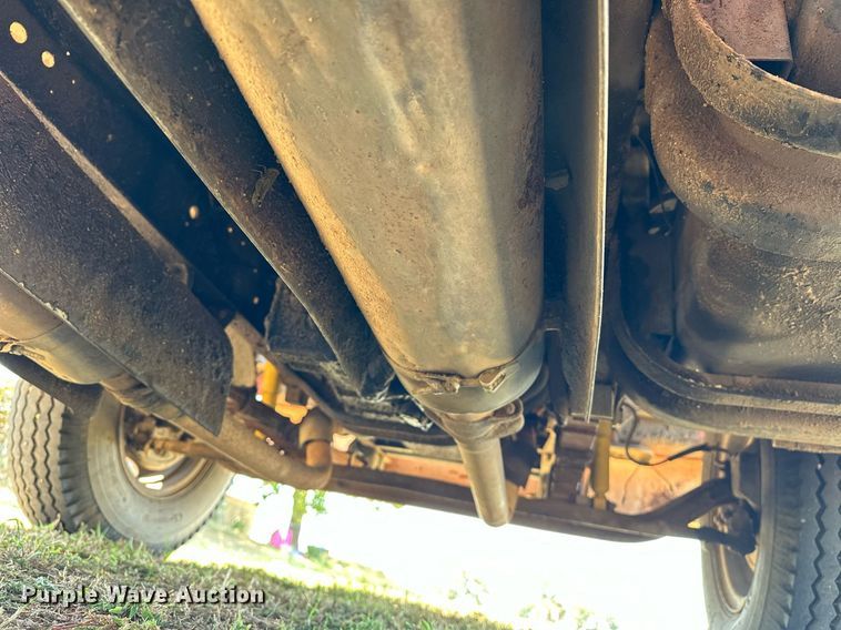 image for item EJ8886 1988 GMC C6D042 grain truck