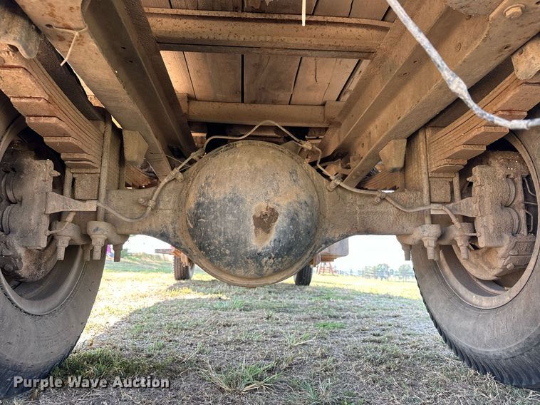 image for item EJ8886 1988 GMC C6D042 grain truck