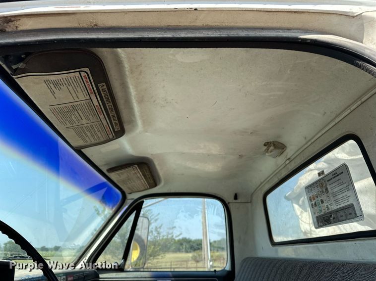 image for item EJ8886 1988 GMC C6D042 grain truck