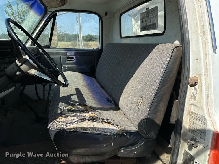 image for item EJ8886 1988 GMC C6D042 grain truck