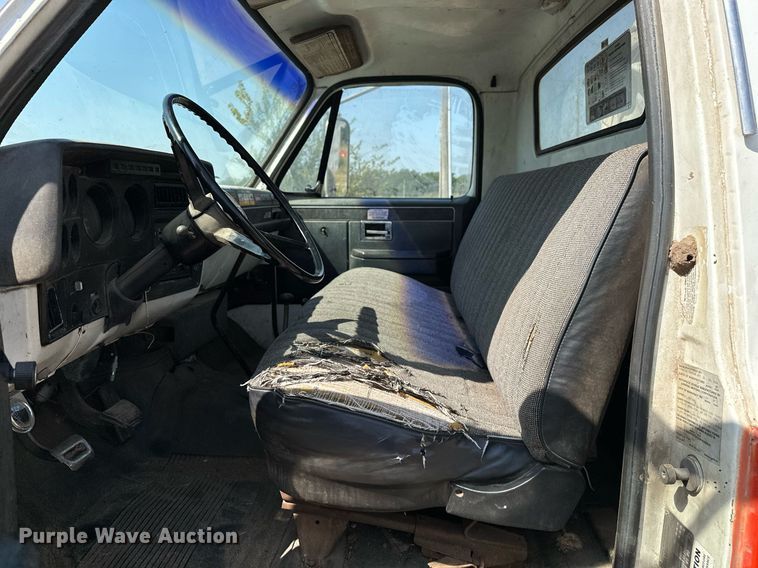 image for item EJ8886 1988 GMC C6D042 grain truck