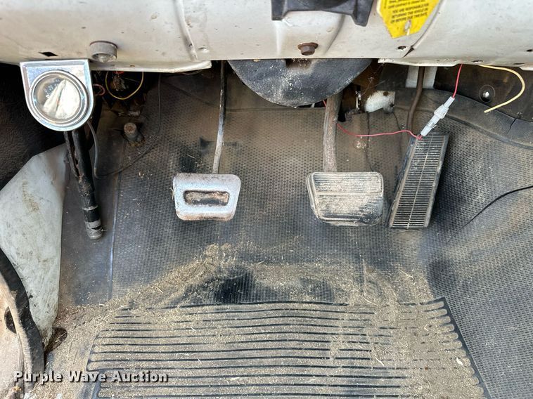 image for item EJ8886 1988 GMC C6D042 grain truck