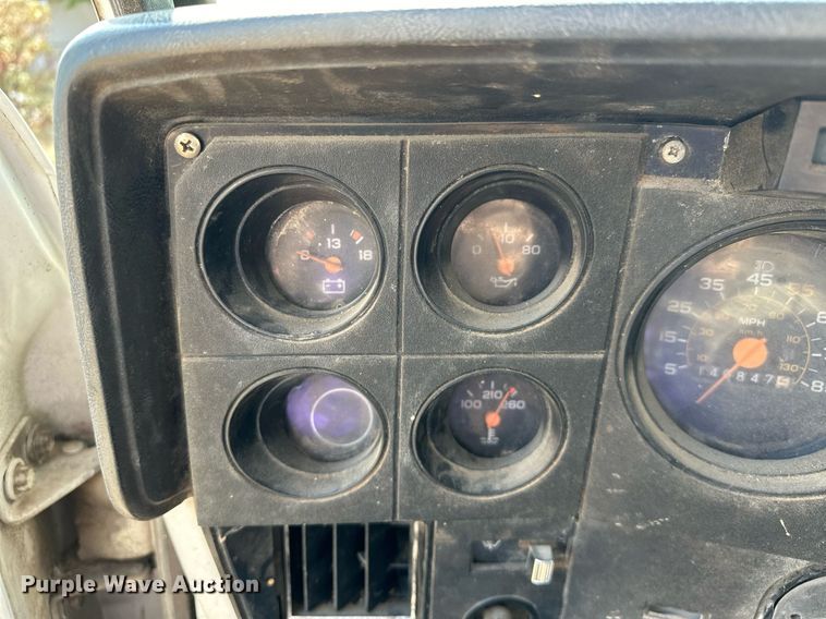 image for item EJ8886 1988 GMC C6D042 grain truck