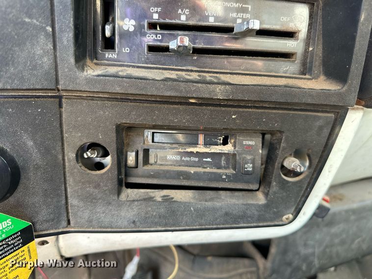 image for item EJ8886 1988 GMC C6D042 grain truck