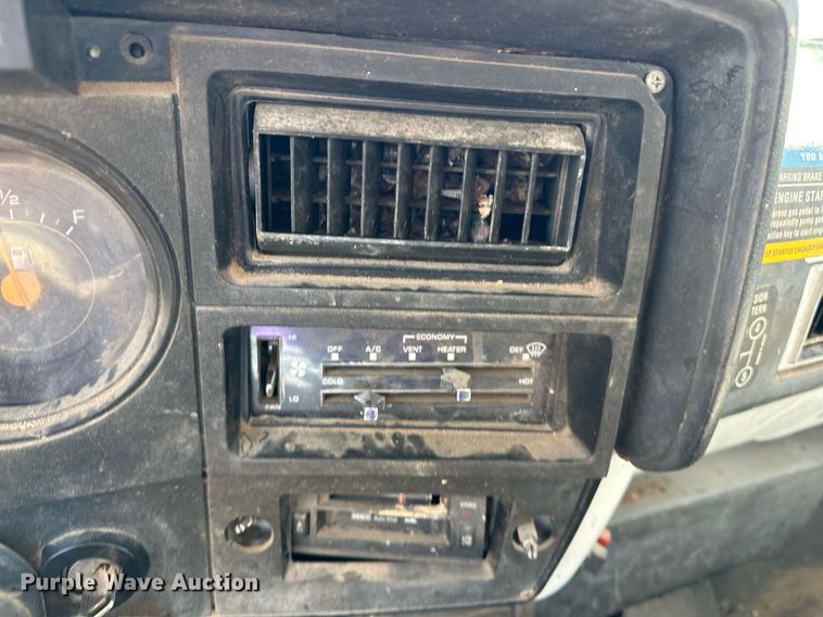 image for item EJ8886 1988 GMC C6D042 grain truck