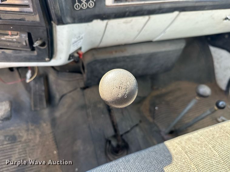 image for item EJ8886 1988 GMC C6D042 grain truck