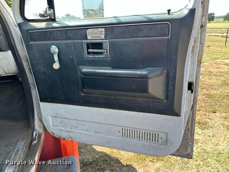 image for item EJ8886 1988 GMC C6D042 grain truck