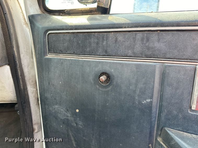 image for item EJ8886 1988 GMC C6D042 grain truck