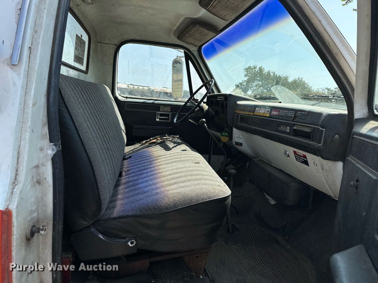 image for item EJ8886 1988 GMC C6D042 grain truck