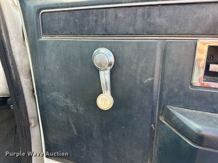 image for item EJ8886 1988 GMC C6D042 grain truck