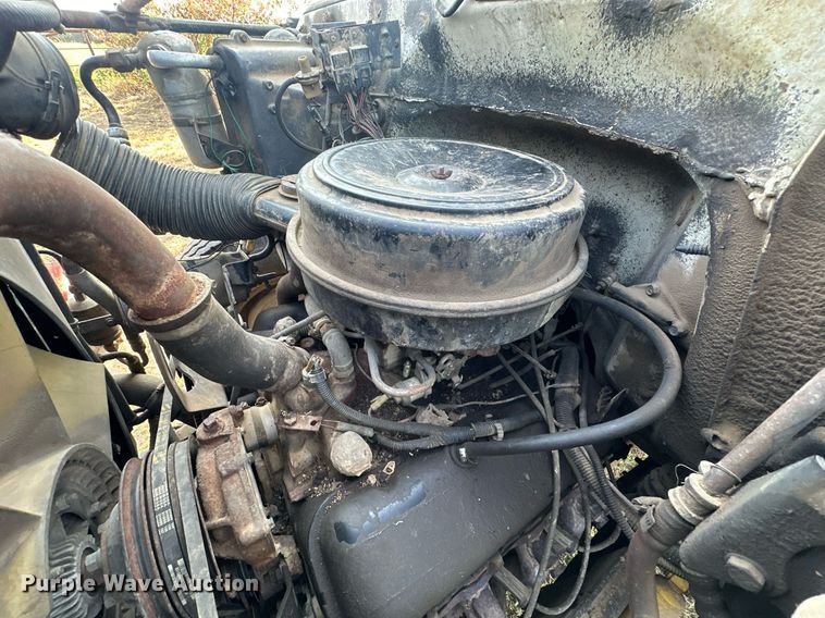 image for item EJ8886 1988 GMC C6D042 grain truck