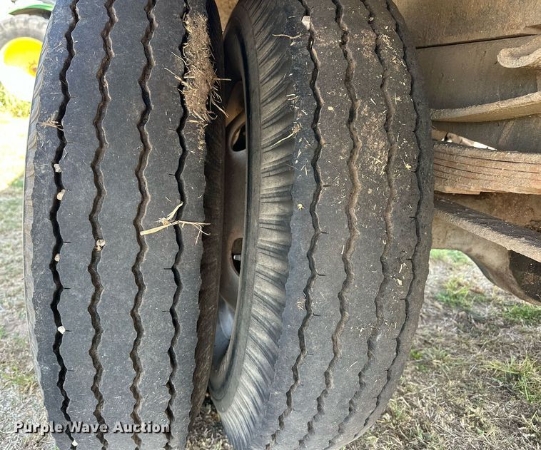 image for item EJ8886 1988 GMC C6D042 grain truck