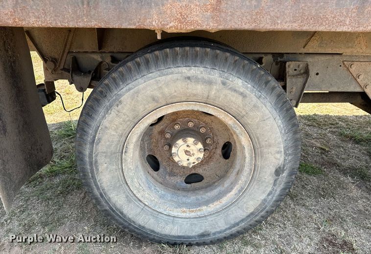 image for item EJ8886 1988 GMC C6D042 grain truck