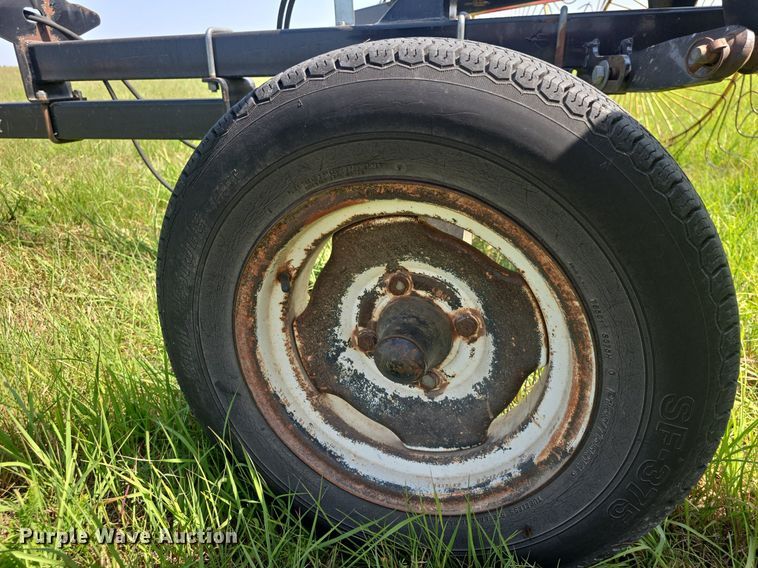 image for item EK2130 KM hay rake