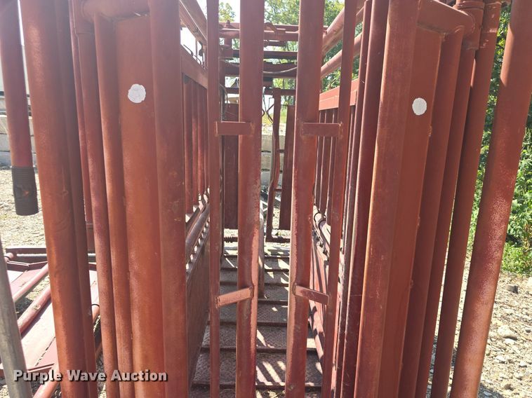 image for item EK2137 Stampede Steel livestock chute