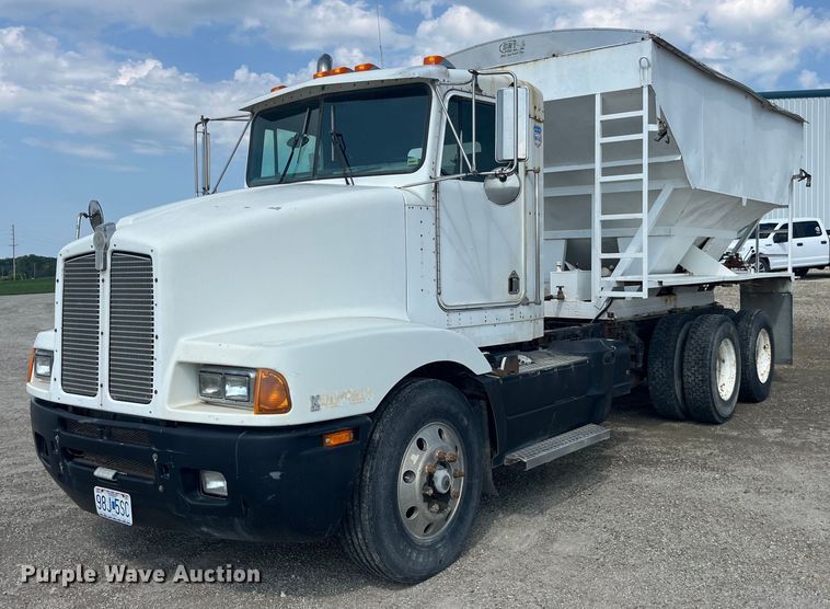 image for item EK8989 1995 Kenworth fertilizer delivery truck