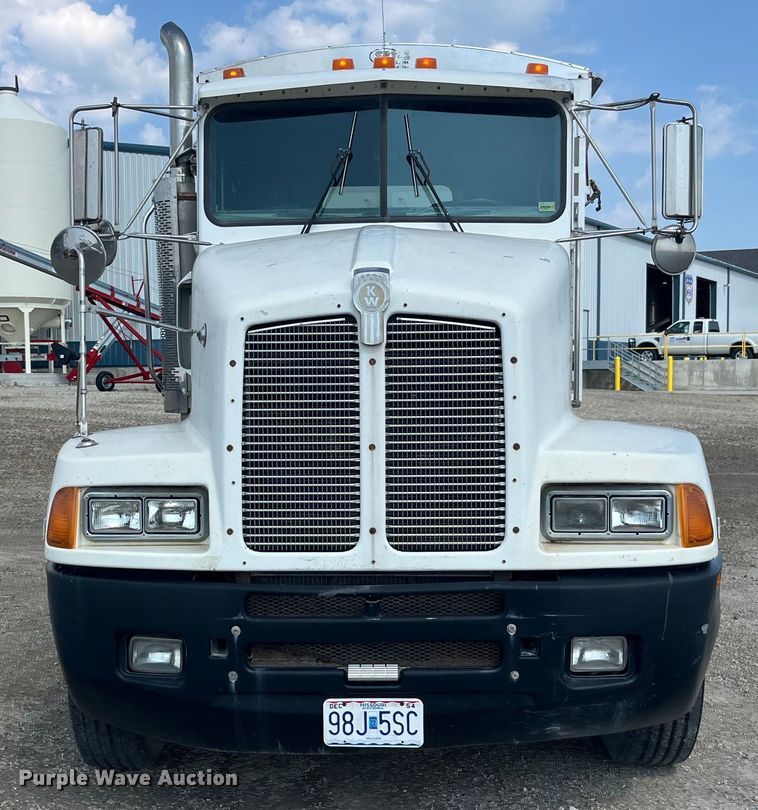 image for item EK8989 1995 Kenworth fertilizer delivery truck