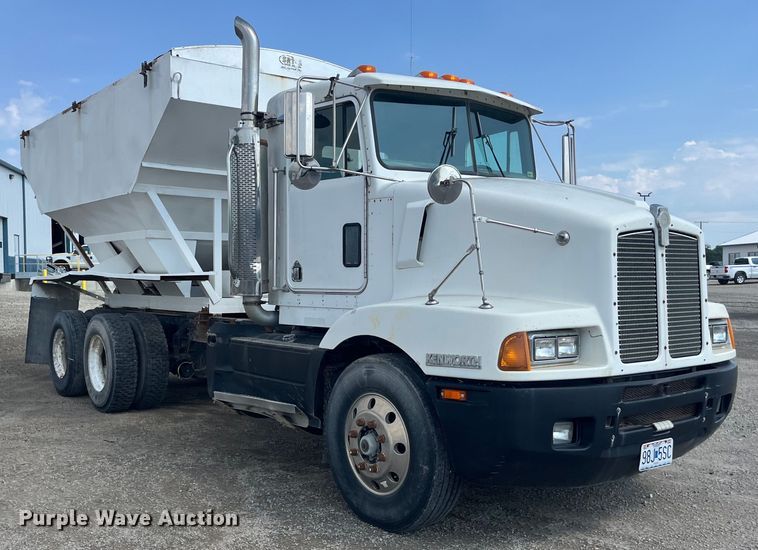 image for item EK8989 1995 Kenworth fertilizer delivery truck