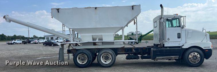 image for item EK8989 1995 Kenworth fertilizer delivery truck