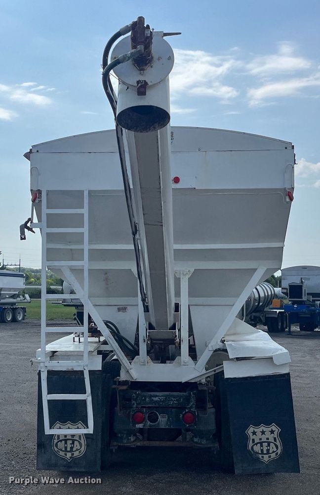 image for item EK8989 1995 Kenworth fertilizer delivery truck