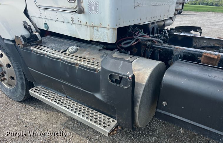 image for item EK8989 1995 Kenworth fertilizer delivery truck