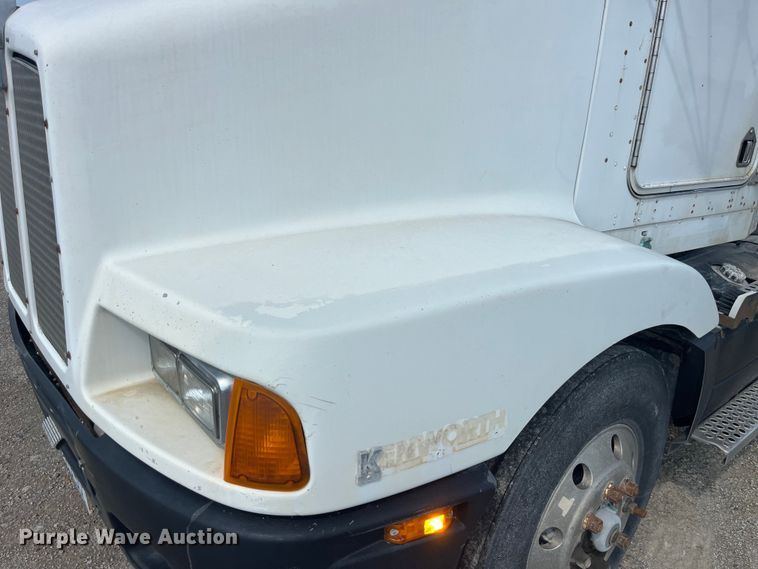 image for item EK8989 1995 Kenworth fertilizer delivery truck