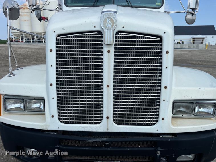 image for item EK8989 1995 Kenworth fertilizer delivery truck