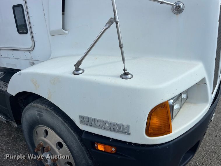 image for item EK8989 1995 Kenworth fertilizer delivery truck