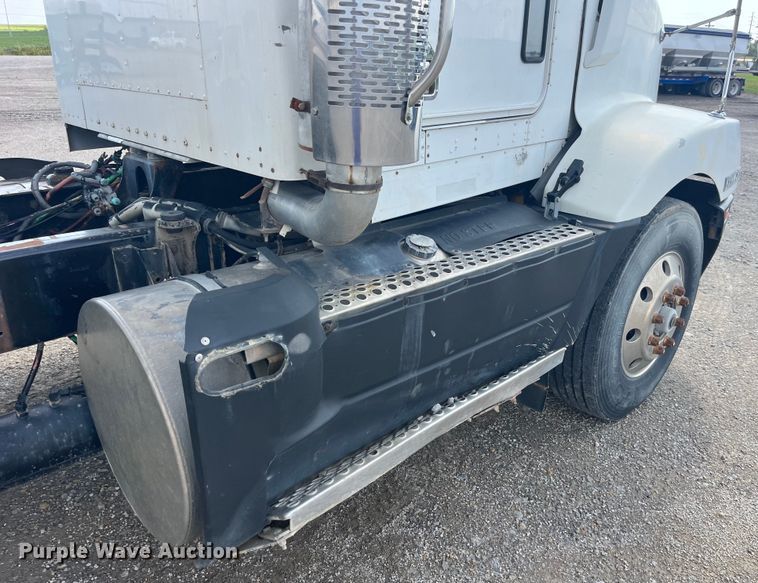 image for item EK8989 1995 Kenworth fertilizer delivery truck