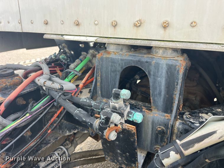 image for item EK8989 1995 Kenworth fertilizer delivery truck