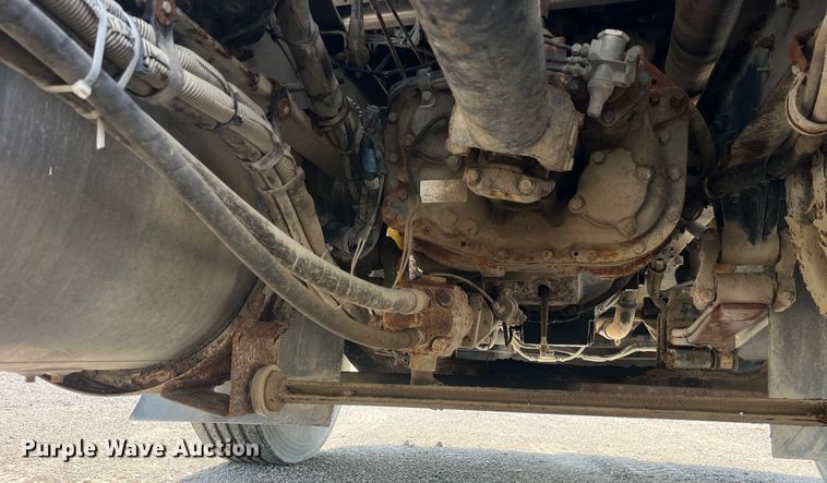 image for item EK8989 1995 Kenworth fertilizer delivery truck