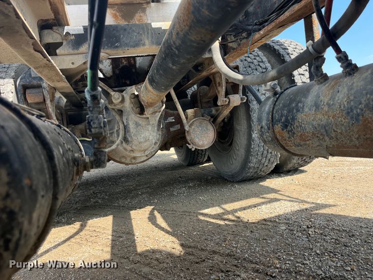 image for item EK8989 1995 Kenworth fertilizer delivery truck