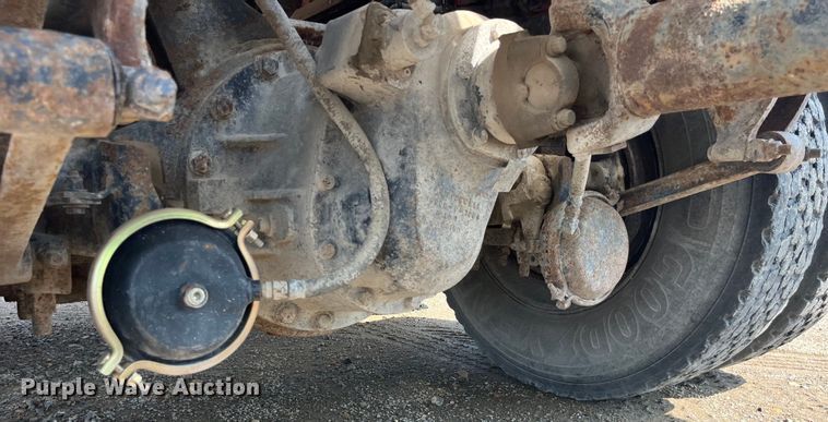 image for item EK8989 1995 Kenworth fertilizer delivery truck