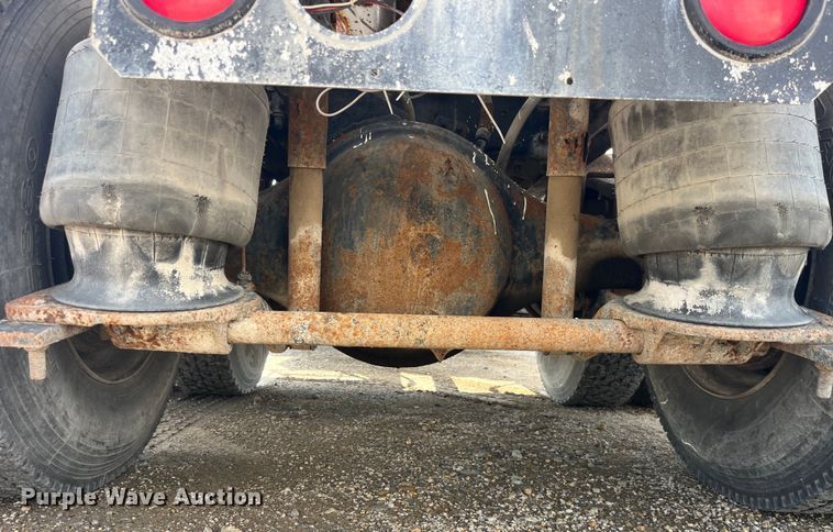 image for item EK8989 1995 Kenworth fertilizer delivery truck