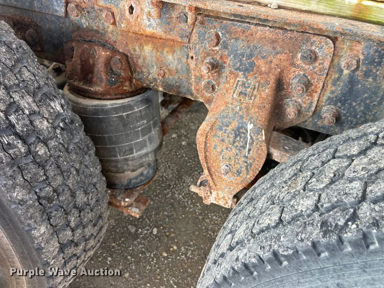 image for item EK8989 1995 Kenworth fertilizer delivery truck