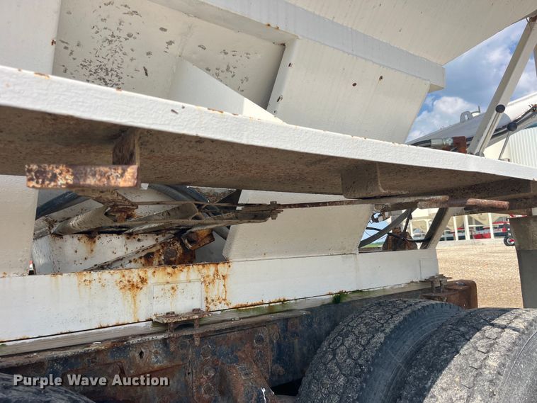 image for item EK8989 1995 Kenworth fertilizer delivery truck