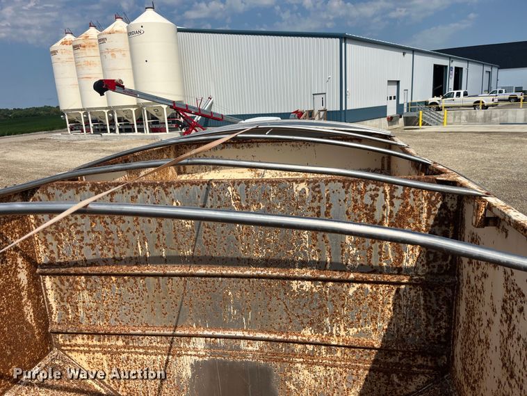 image for item EK8989 1995 Kenworth fertilizer delivery truck