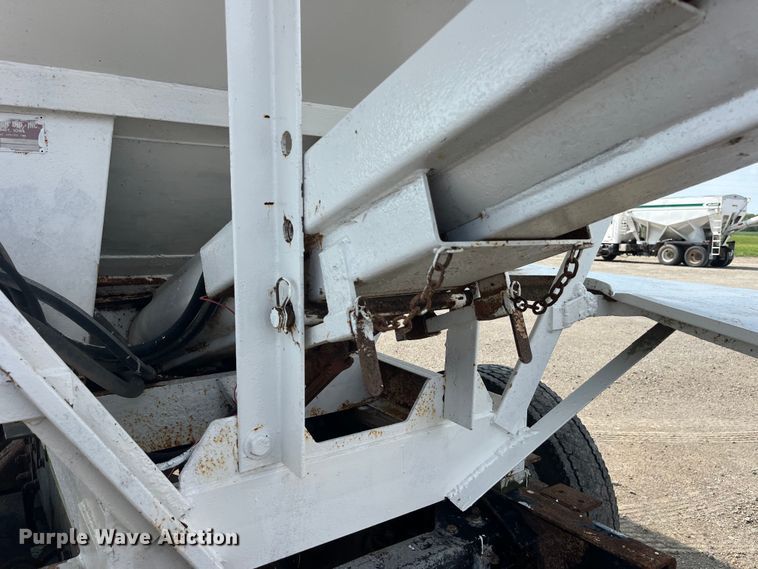 image for item EK8989 1995 Kenworth fertilizer delivery truck