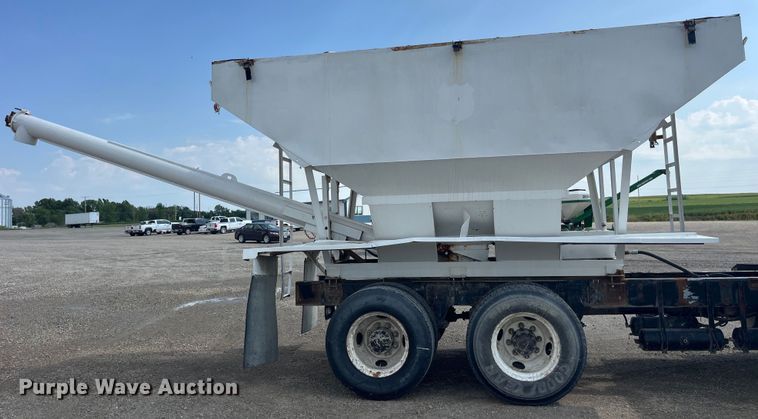 image for item EK8989 1995 Kenworth fertilizer delivery truck