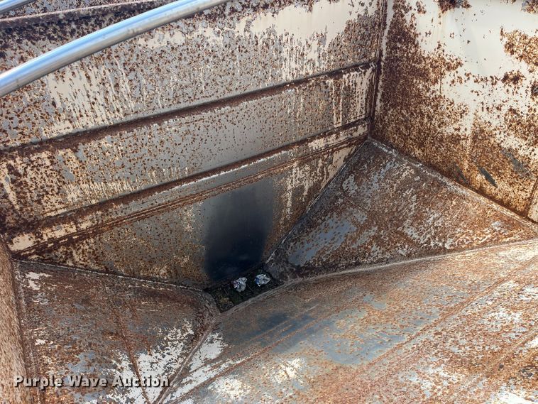 image for item EK8989 1995 Kenworth fertilizer delivery truck