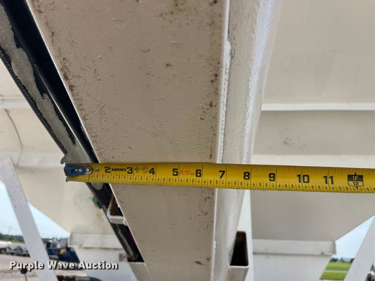 image for item EK8989 1995 Kenworth fertilizer delivery truck