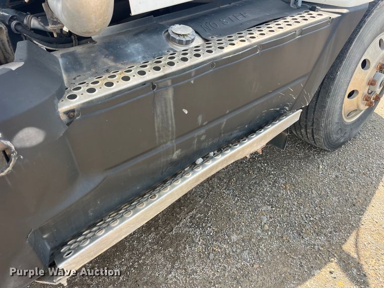 image for item EK8989 1995 Kenworth fertilizer delivery truck