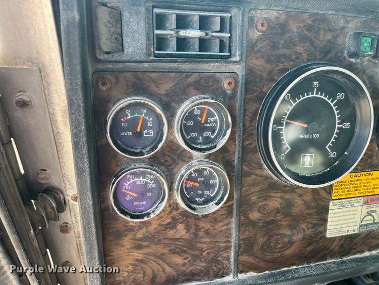 image for item EK8989 1995 Kenworth fertilizer delivery truck