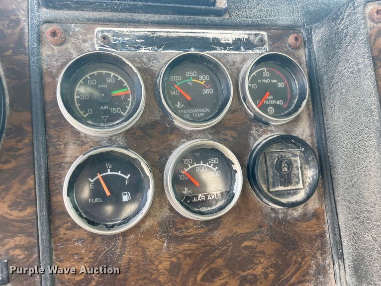 image for item EK8989 1995 Kenworth fertilizer delivery truck