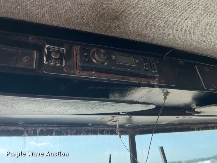 image for item EK8989 1995 Kenworth fertilizer delivery truck