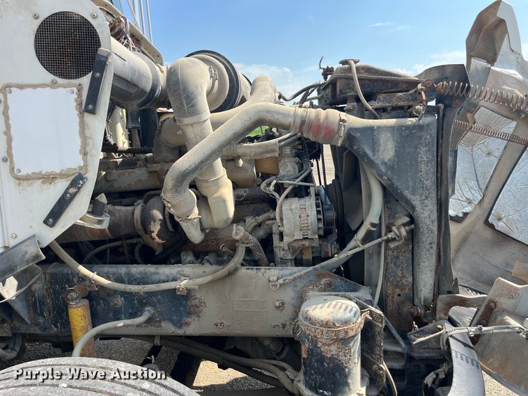 image for item EK8989 1995 Kenworth fertilizer delivery truck