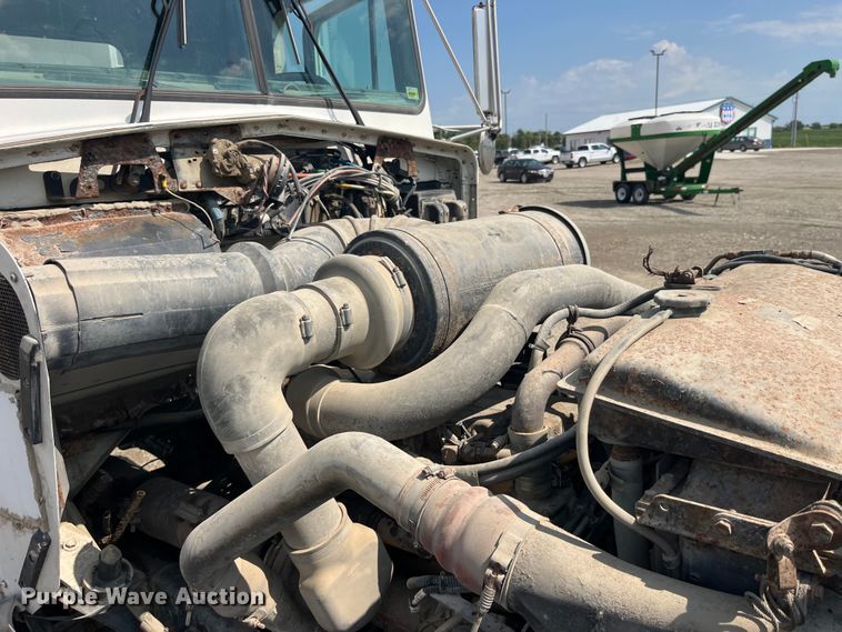 image for item EK8989 1995 Kenworth fertilizer delivery truck