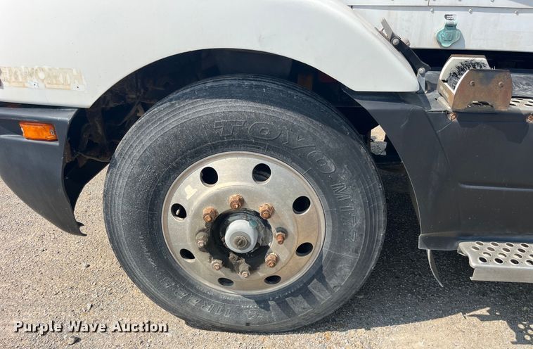 image for item EK8989 1995 Kenworth fertilizer delivery truck